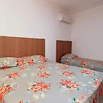 Casa Com 5 Quartos E Area Gourmet Em Condominio