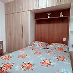 Casa Com 5 Quartos E Area Gourmet Em Condominio