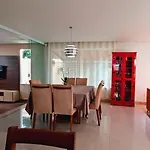 Casa Com 5 Quartos E Area Gourmet Em Condominio