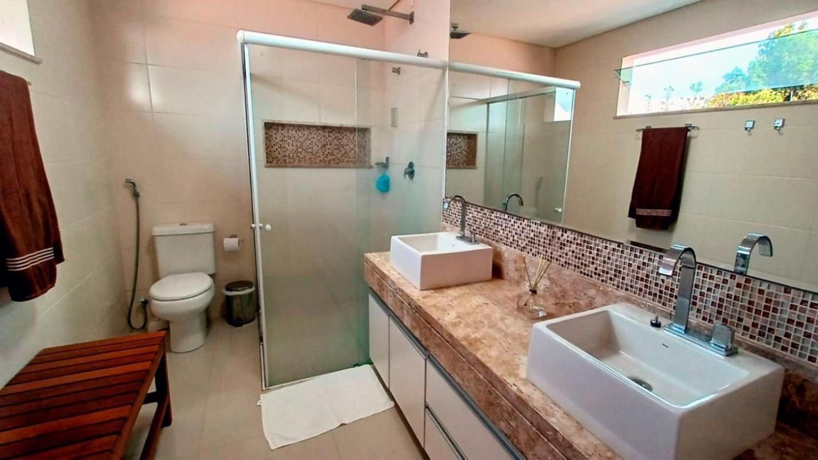 Casa Com 5 Quartos E Area Gourmet Em Porto Seguro