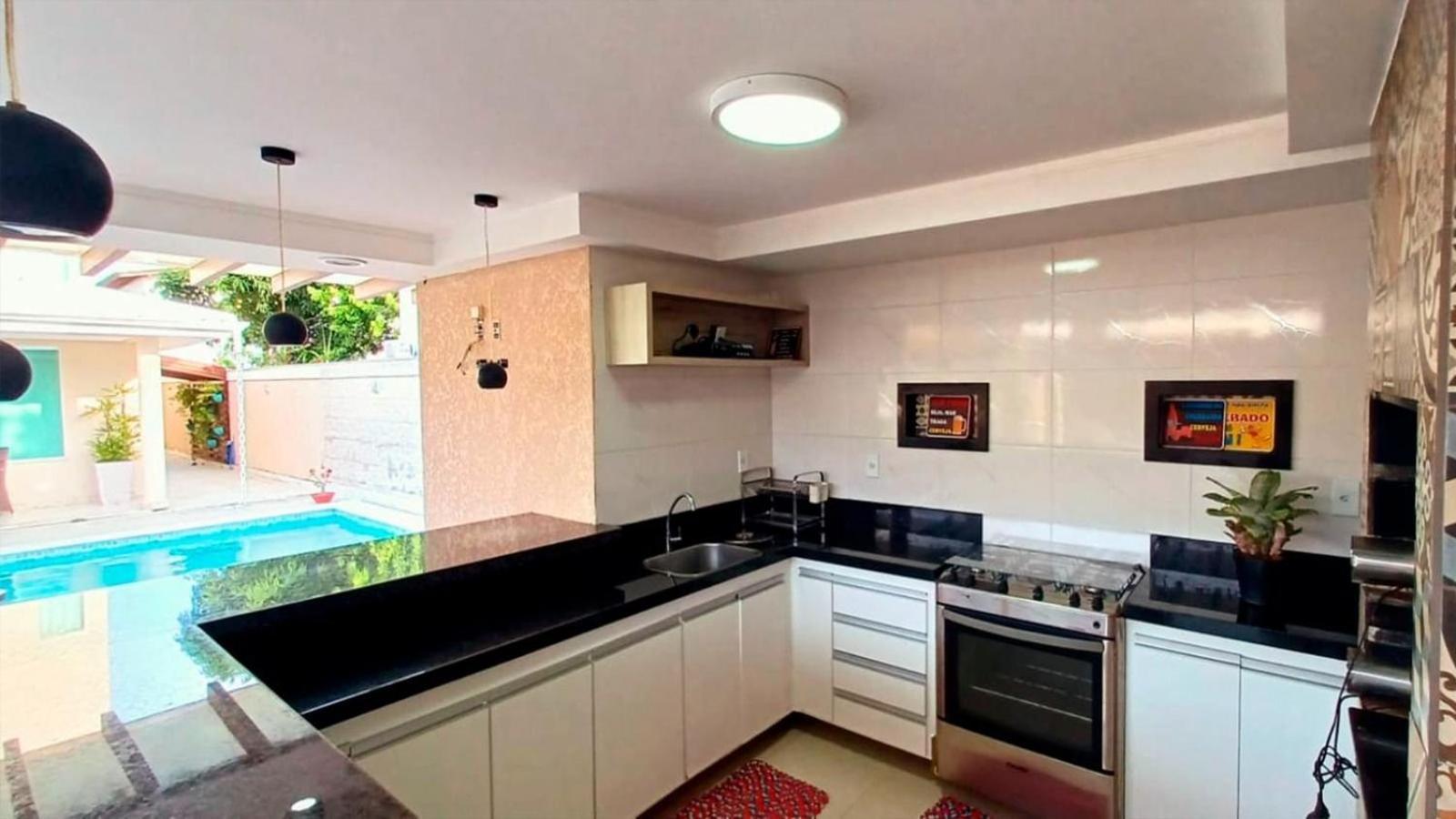 Casa Com 5 Quartos E Area Gourmet Em *