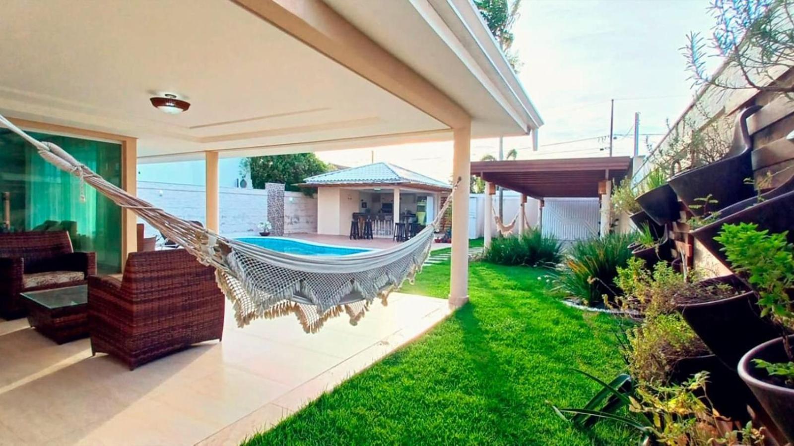 Casa Com 5 Quartos E Area Gourmet Em